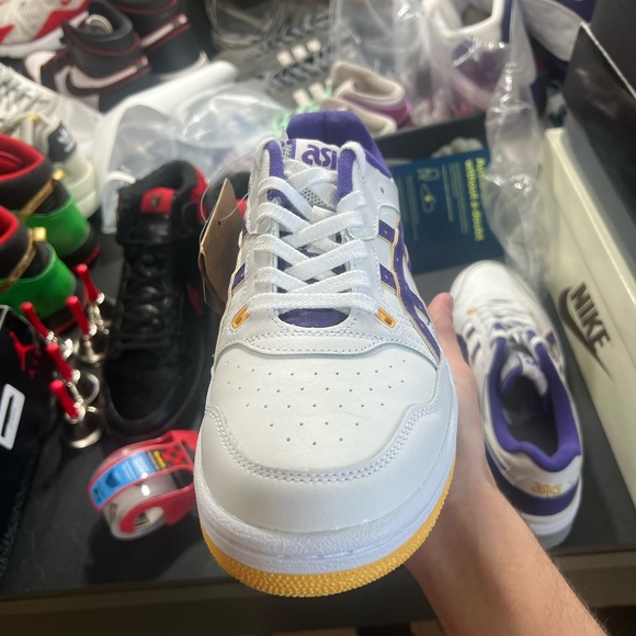 ASICS lakers color way - Picture 2 of 5
